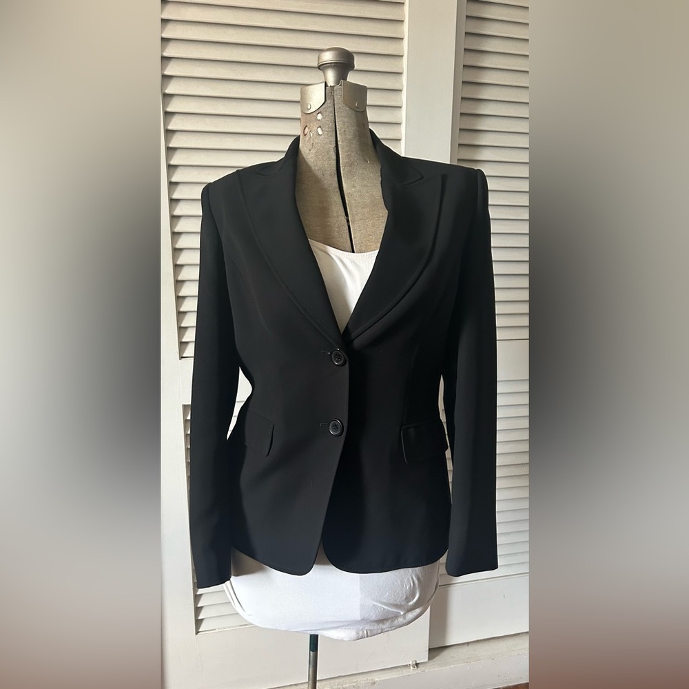 Tahari Women’s Black Fitted Blazer Size 6
